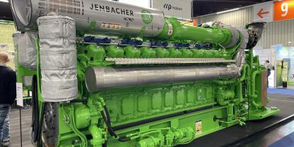 Ein Blockheizkraftwerk (BHKW) erzeugt gleichzeitig Strom und Wärme durch Kraft-Wärme-Kopplung.