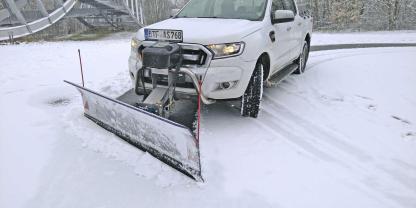 Rontex bietet Schneeschild-Anbaulösungen für verschiedene Fahrzeugtypen.