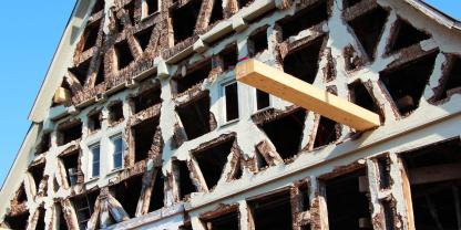 Ein altes Fachwerkhaus wird saniert