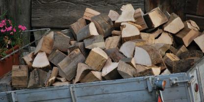 Brennholz-AdobeStock_18393269