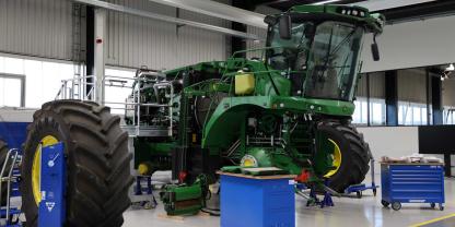 Im neuen„Competence Center used“ von John Deere sollen gebrauchte Erntemaschinen komplett aufbereitet und mit entsprechenden neuen Teilen versehen werden.