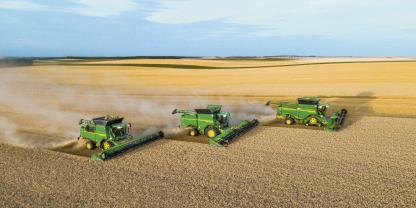 Der Umsatz von John Deere ist im 1 Quartal 26 13 % gestiegen, während der Gewinn um 25 % einbrach.