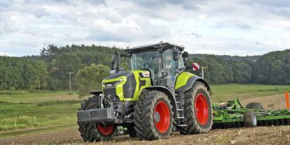 Claas hat seinen Standard-Großtraktor Axion tiefgreifend überarbeitet – die Fahrer wird es freuen.
