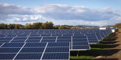 Solarpark bei Homberg (Effze) in Hessen: Freiflächen-PV-Anlagen oder Agri-PV - welche Vor- und Nachteile bieten sie?