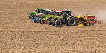 traktoren-acker-saen