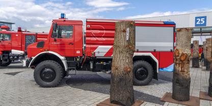 Ein Feuerwehr Unimog auf einer Messe