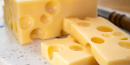 Traditioneller Allgäuer Emmentaler – Schwarzwaldmilch setzt auf regionale Qualität und Wertschöpfung.