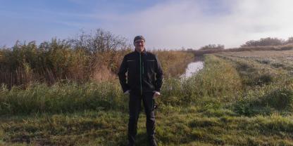 Henning Vogt an der Seggenfläche am 
Kummerower See: 
„Mit nassen Flächen experimentieren.“