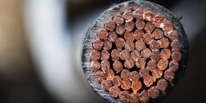 Der Anschnitt eines Kupferkabels