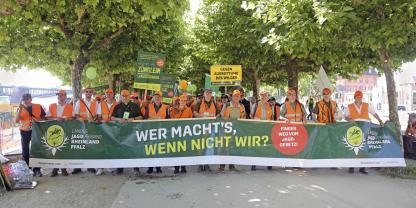 Der Demonstrationszug wurde angeführt von den Vertretern der Verbände.Bei Jägern sorgt das rheinland-pfälzische neue Jagdgesetz für Unmut. Wie geht es nach der Wahl weiter mit der Novelle?