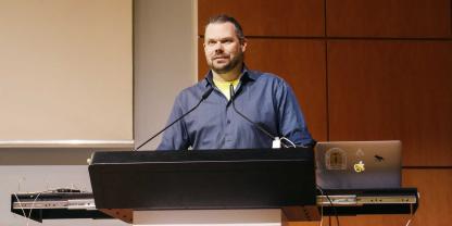 Der kommissarische Präsident des Deutschen Berufs- und Erwerbsimkerbundes, Bernhard Heuvel, 2026 in Celle.