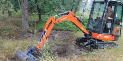 Ohne Baggereinsatz ist ein Suhlenprojekt eine wirkliche Herrausvorderung und ebenso langwieriges Geschäft.