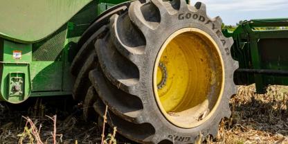 Der Goodyear LSW1400/30R46 ist der größte landwirtschaftlich Reifen der Welt.