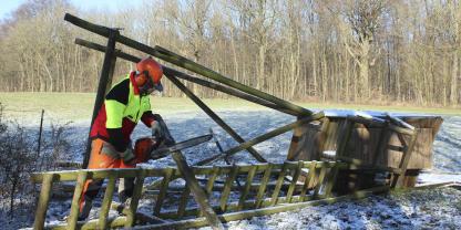 Der Arbeitgeber ist dafür verantwortlich, dass seinem Angestellten entsprechende Sicherheitskleidung zur Verfügung steht.