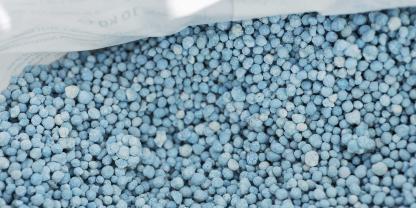 Teure Körner. Bei Düngemitteln treiben Energiekosten die Preise hoch.Foto: stock.adobe.com/Jürgen Hüls