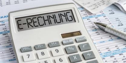 Noch ist Papier erlaubt, aber bald zählen nur noch elektronisch verarbeitbare XML-Daten.