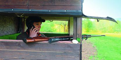 Für viele Jäger ist das Handy auf dem Ansitz nicht mehr wegzudenken.