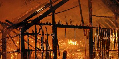Brennende Ställe sind ein absoluter Horror. Schweinehalter haben die gesetzliche Pflicht, das Risiko möglichst gering zu halten.