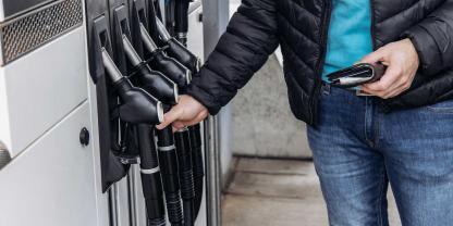 Tankstelle-AdobeStock_1955830894