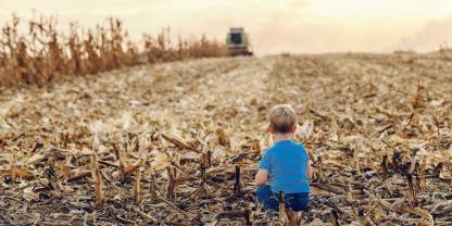 Landwirt-Kind-AdobeStock_297047251