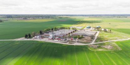 Lufauftnahme eines Schweinestalls von Idavang