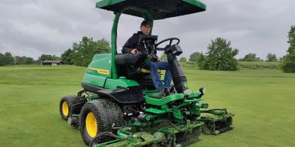 Die Kogotec GmbH vertrieb bislang auch die Golf- und Sportplatzpflege-Technik von John Deere.