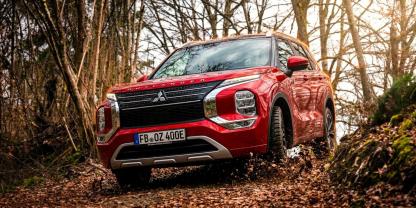 Der Outlander fühlt sich im Wald genau so wohl wie auf der Straße.