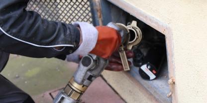 Heizöl-liefern-Haustank-AdobeStock_168991924