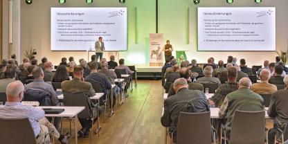 Der Einladung zum 1. Wildtierforum Niedersachsen folgten Vertreter aus Jagd, Politik und Wissenschaft.