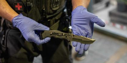 Bei den Kontrollen findet die Polizei oft auch Einhandmesser, die einem generellen Führverbot unterliegen.