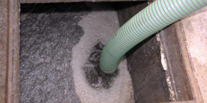 Ein 45-jähriger Bauer wurde tot in einer Güllegrube gefunden. Nun ermittelt die Berufsgenossenschaft, zusammen mit der Kripo Erding. (Symbolbild)