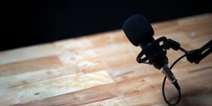 Ein Podcast kann ein gutes Mittel sein, um ein breites Publikum anzusprechen.