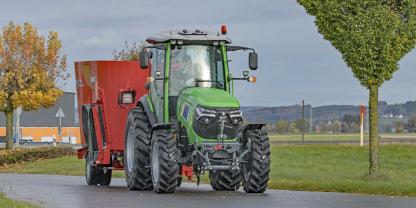 Viel Spannung für wenig Lärm: Der Newcomer Xeevo  i904 zeigt, wie die nahe Zukunft auf Höfen aussehen kann.