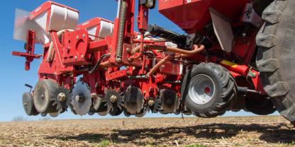 Für Mulchsaatgeräte und Geräte für das Bewirtschaften von Mooren können sich Landwirte im Juni Zuschüsse sichern.