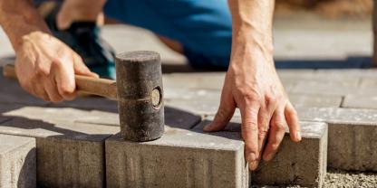 Weg-bauen-AdobeStock_499633211