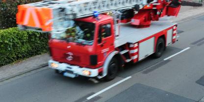 Ein Feuerwehrauto im Einsatz