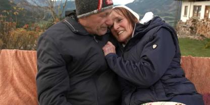 Landwirt Franz und seine Silke kuscheln