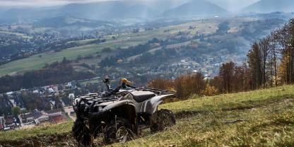 Ein Quad an einem Berghang