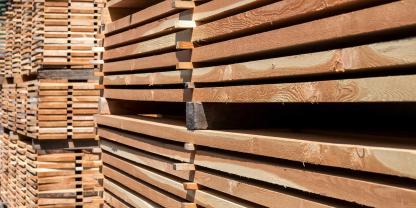 Bauholz-AdobeStock_193992148