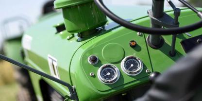 SYMBOLBILD: Ein Tiroler wurde Opfer von Internetbetrügern. Er kaufte online einen Oldtimer-Traktor. Der aber kam nie bei ihm an.