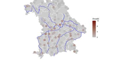 Die Häufigkeit der Überschreitung des Schwellenwertes für möglichen Stehendbefall wird durch die Farbintensität der Punkte dargestellt. Je dunkler die Farbe, desto häufiger wurde der Schwellenwert überschritten.