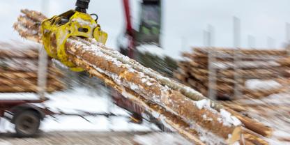 Können Holz-Lkw das Holz bald ohne Fahrer laden?