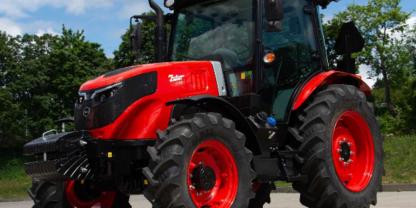 Mit der neuen Serie 5 bringt Zetor drei Universaltraktoren zwischen 102 und 122 PS auf den Markt – ausgelegt für Frontlader-, Transport- und Feldeinsätze.Foto: Zetor