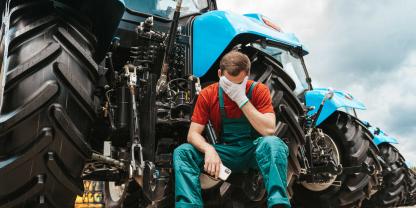 Landtechnik-Landwirt-AdobeStock_1692116859