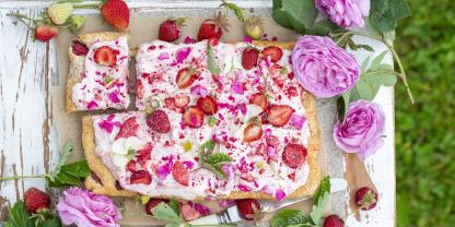 Rezept: Erdbeer-Blechkuchen mit Quarkcreme