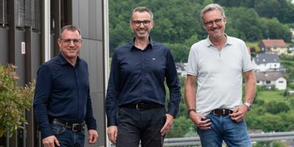 V.li.n.re.: Sven Baumberger begrüßt Attila Szücs und Dirk Thielking.