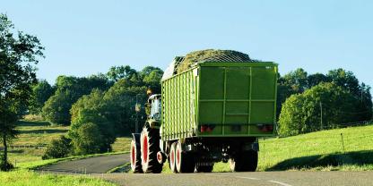 Landwirtschaftsweg-AdobeStock_206569662