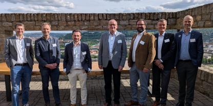 Die Referenten und Gastgeber des Tags des Deutschen Rohholzhandels in Würzburg zeigen sich optimistisch.