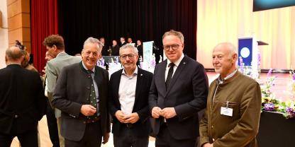 DJV-Präsident Helmut Dammann-Tamke (l.) konnte unter anderem den Oberbürgermeister von Suhl André Knapp, den thüringischen Ministerpräsidenten Mario Voigt und natürlich ebenso den Präsidenten des LJV Thüringen Ludwig Gunstheimer begrüßen.