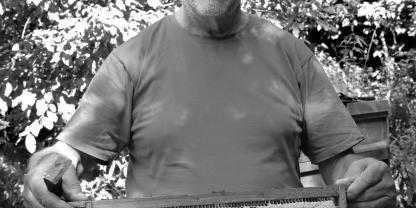 Dr. Gerhard Liebig befasste sich über 40 Jahre lang mit Bienen. Er starb im Alter von 77 Jahren. 